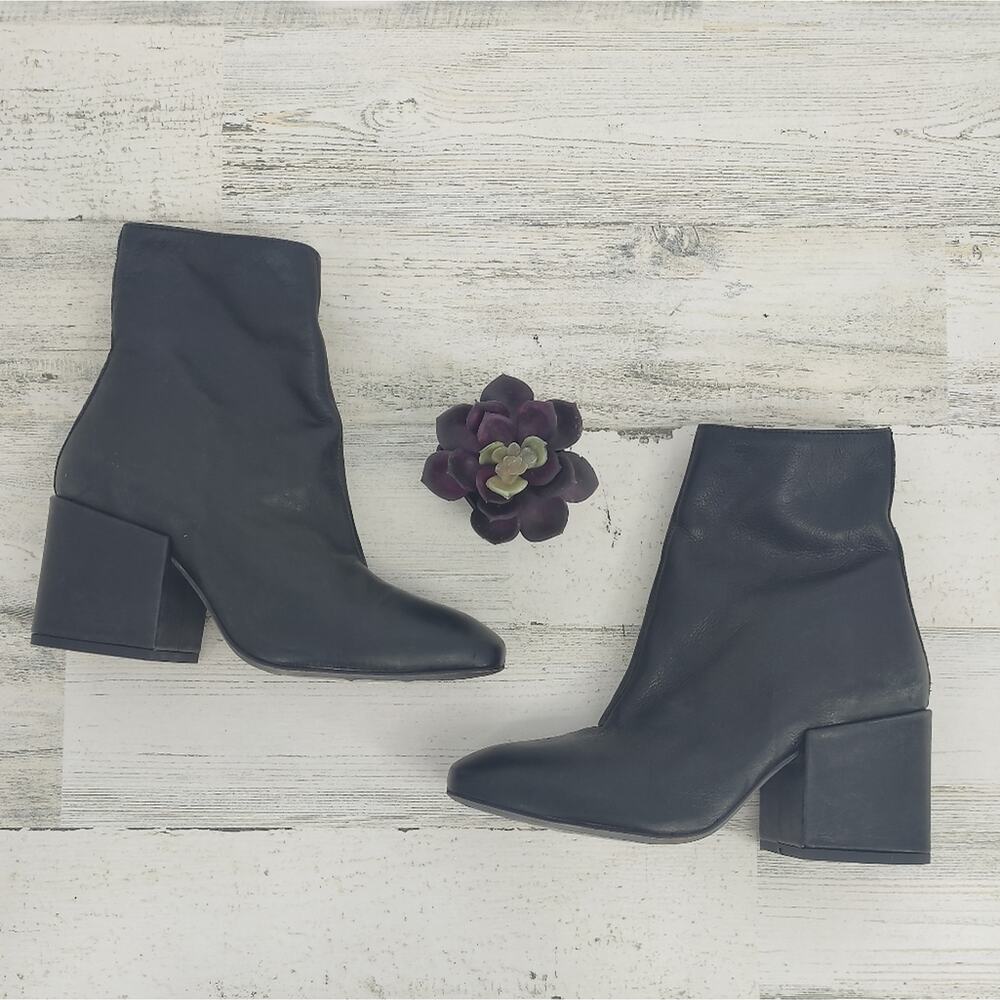 Free People NEW Y2K Style Black Leather Block Chunky Heeled Booties Zip Up